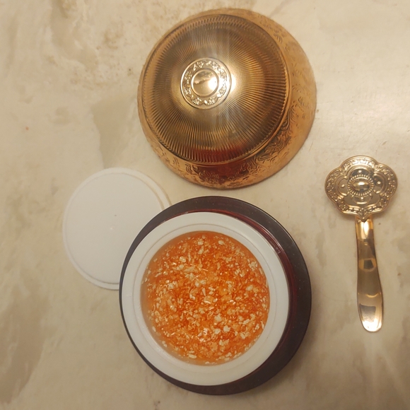 Vanekaa prefect red cream foundation - Picture 7 of 7